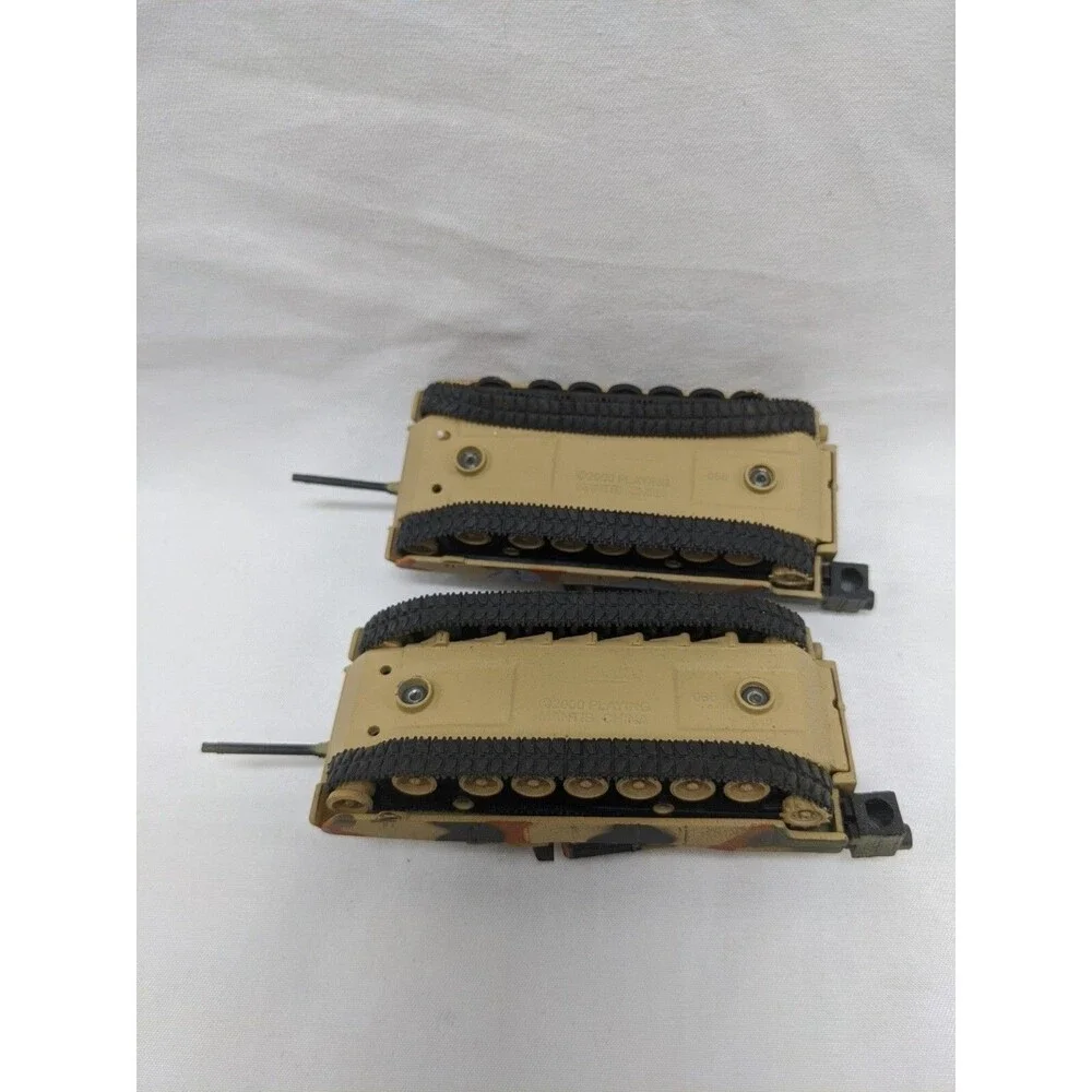 Lot Of (2) Johnny Lightning 2000 Playing Mantis 066 Cameo Diecast Tank Vehicle